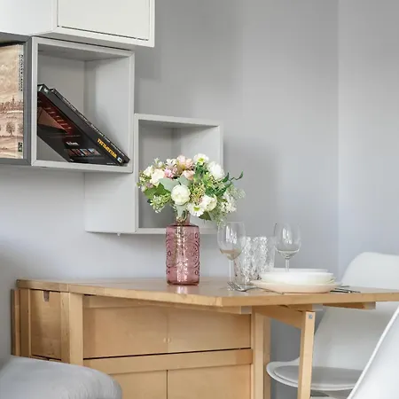 Апартаменты Stylish Near Hala Arena By Renters *